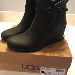 UGG Emaile Wedge Boot size 9